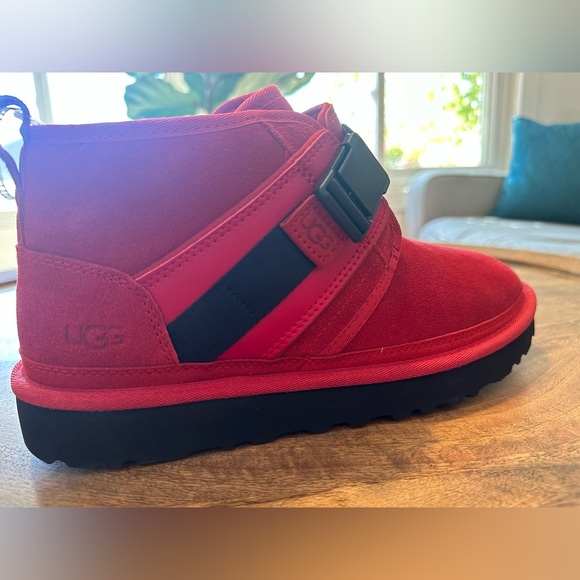 UGG Other - NEW UGG Neumel Snapback Samba Red